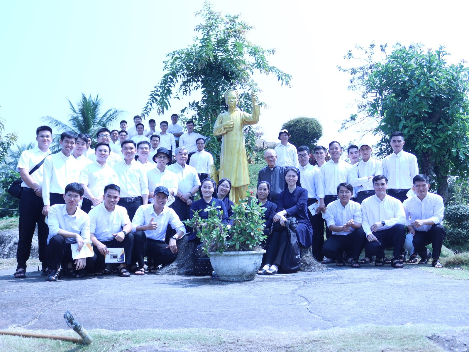 Chủng sinh lớp Triết Học II - Khóa XXIII: Hành Hương Năm Thánh 2025